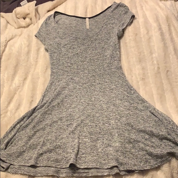 Dresses & Skirts - Cute flowy Dress